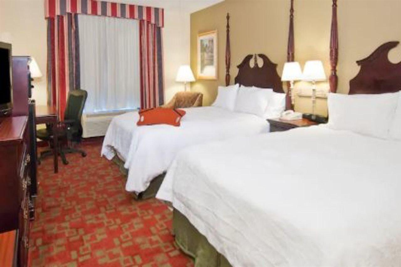 Hampton Inn Кантон Экстерьер фото