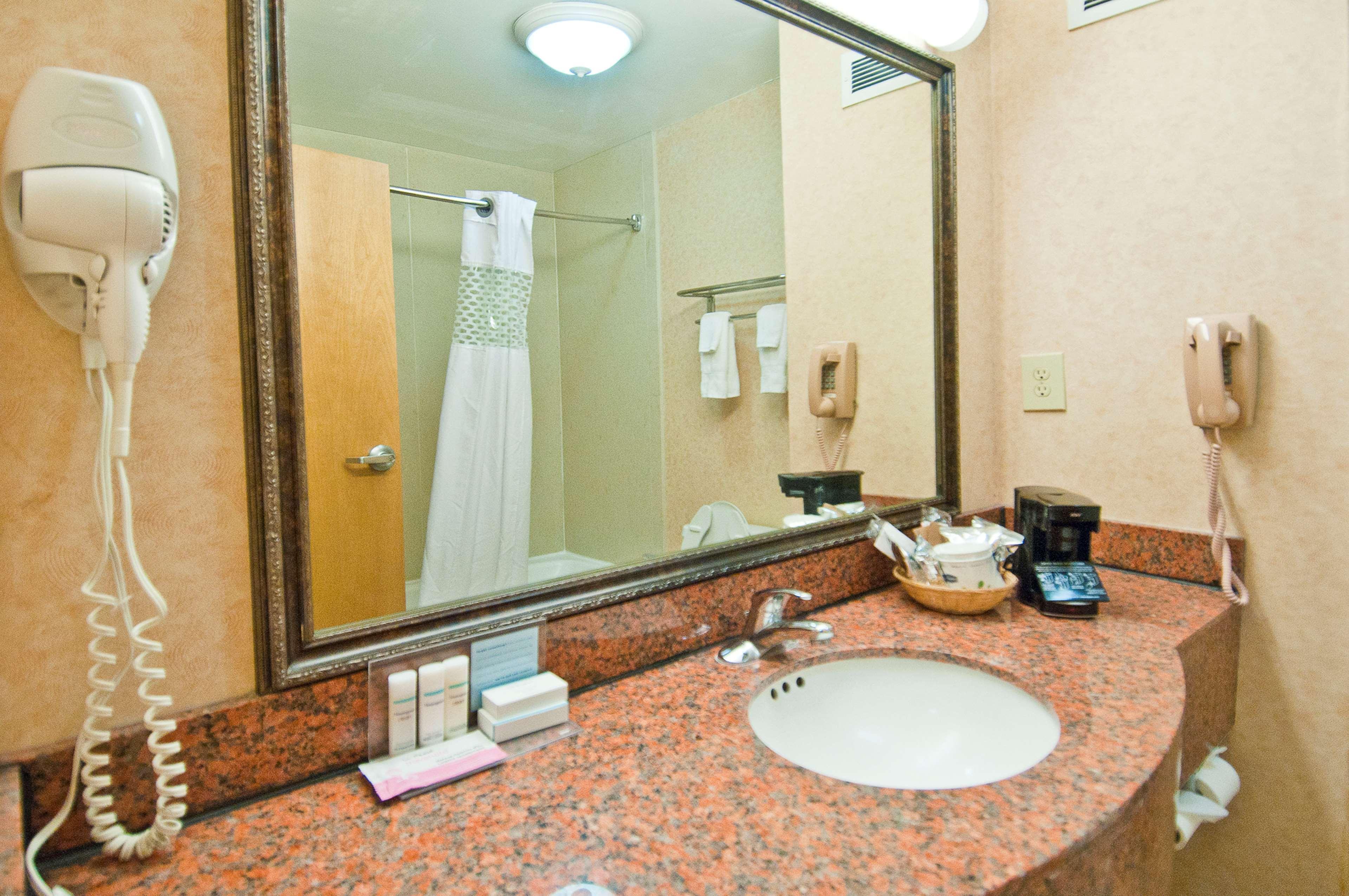 Hampton Inn Кантон Экстерьер фото