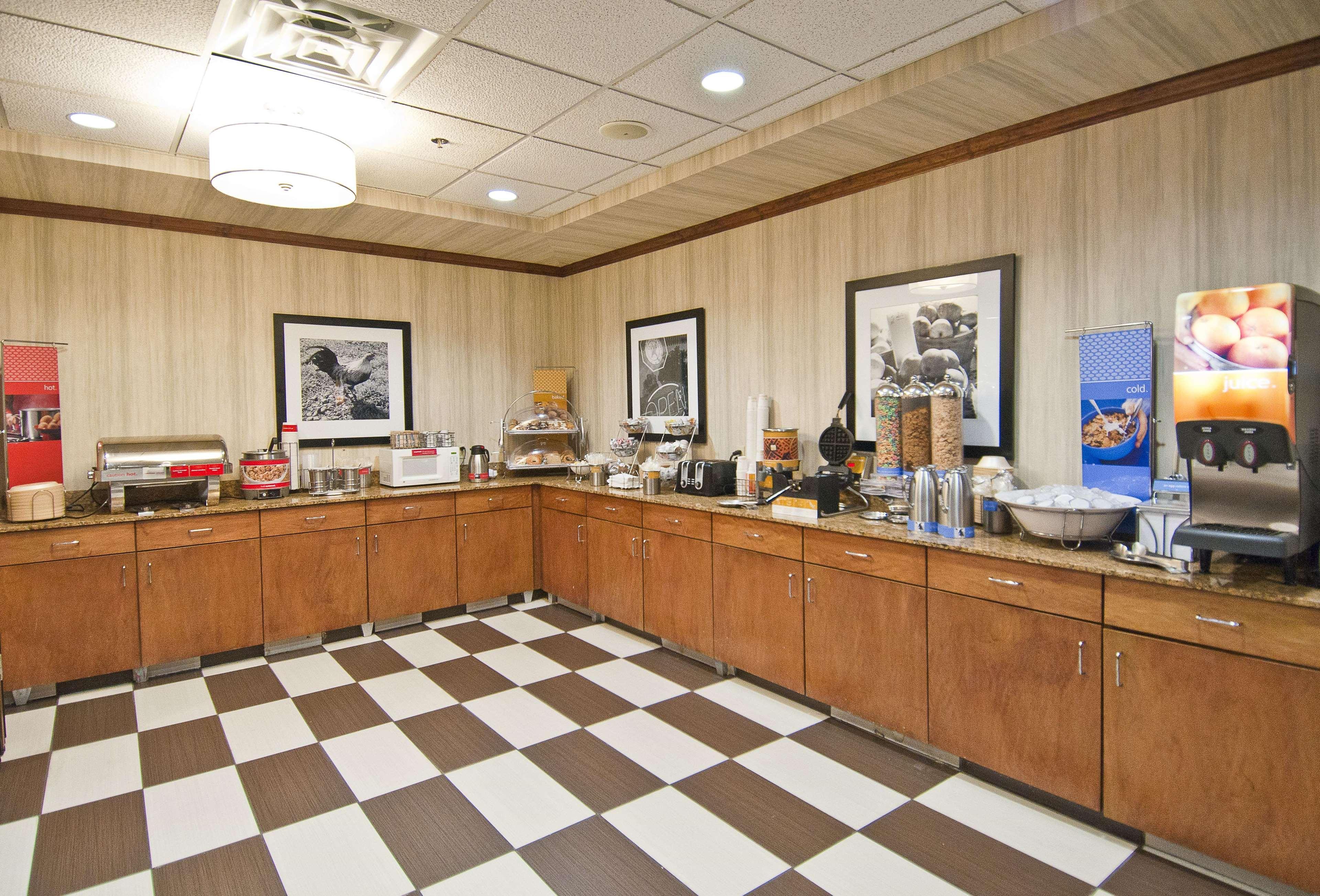 Hampton Inn Кантон Экстерьер фото